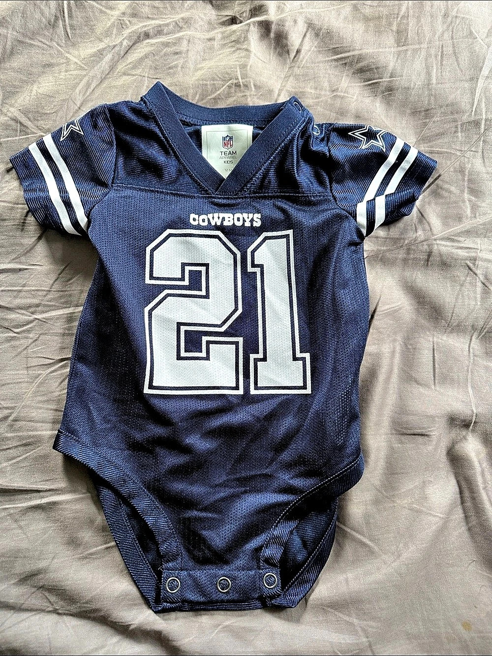 NFL Team Apparel Dallas Cowboys 12m Football jersey bodysuit